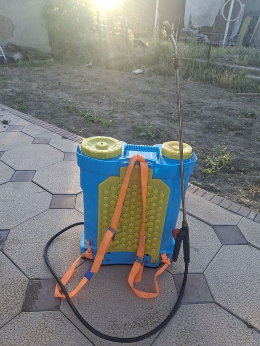 Продаю опрыскиватель ivi 16L