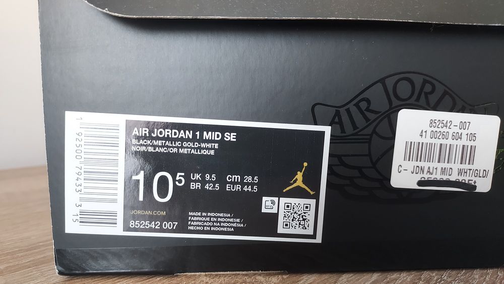 Jordan 1 Mid, Metalic Gold