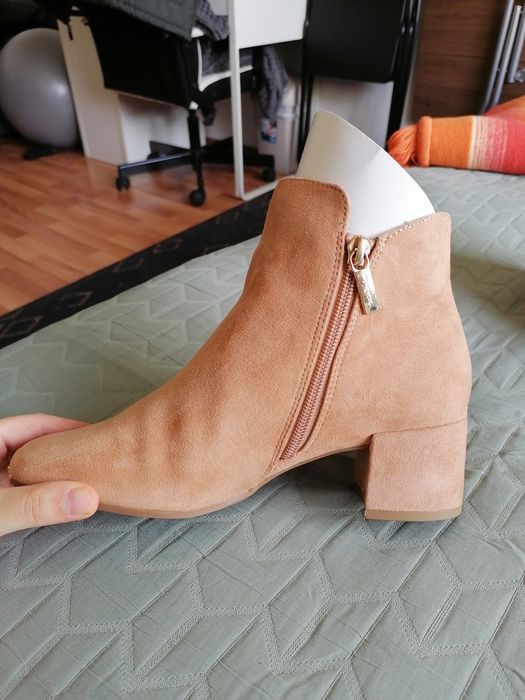 Ghete cu toc, TAMARIS