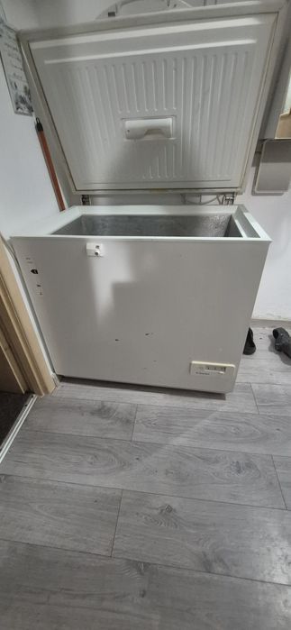 ladă Electrolux ECN 2747, capacitate 260 L,
