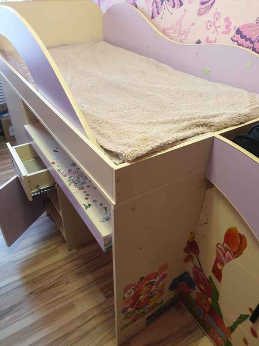 Детская кровать стол шкаф