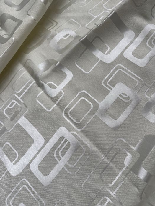 Штор жап жаңа жарқырап тұрған