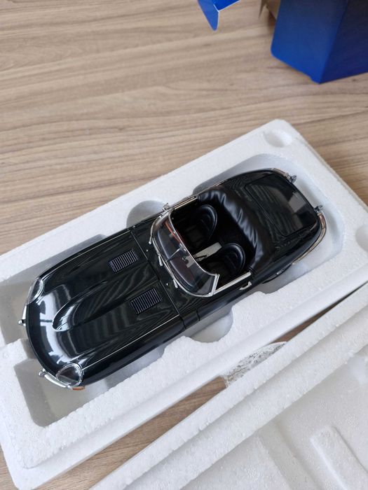 Autoart Jaguar E-Type Roadster Series I 3.8 British Racing Green 1/18