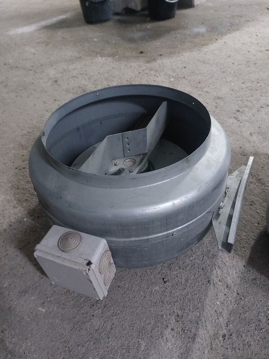 Продам вытяжки, вентиляторы.