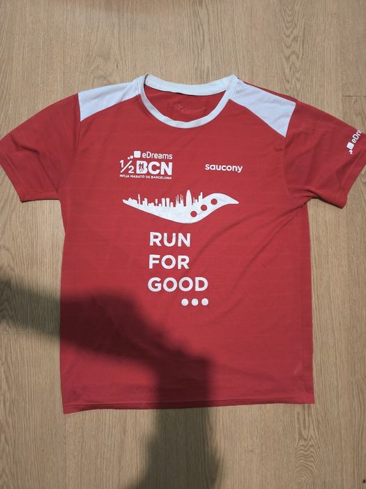 Оригинална бегаческа тениска Saucony размер XL(От Полумаратона в Барселона)