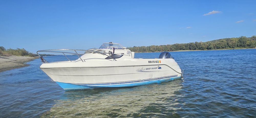 Barca QuickSilver  Semicabinată 520