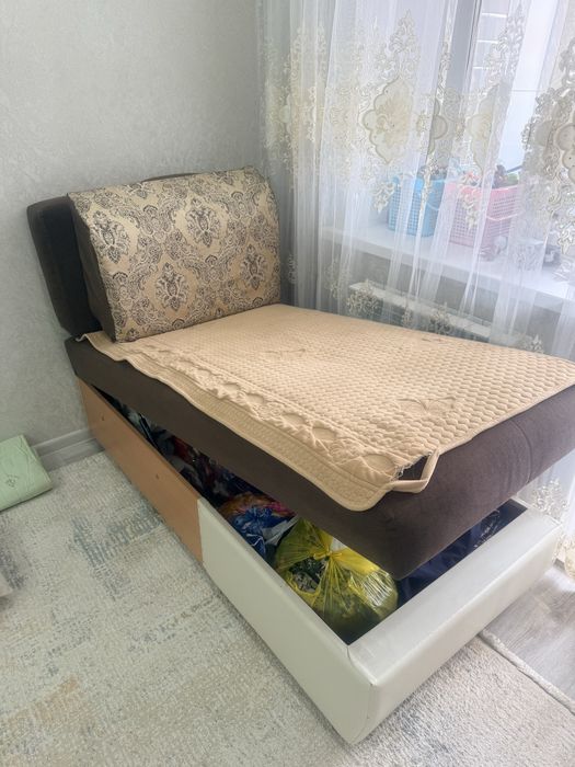 Продам диван углавой