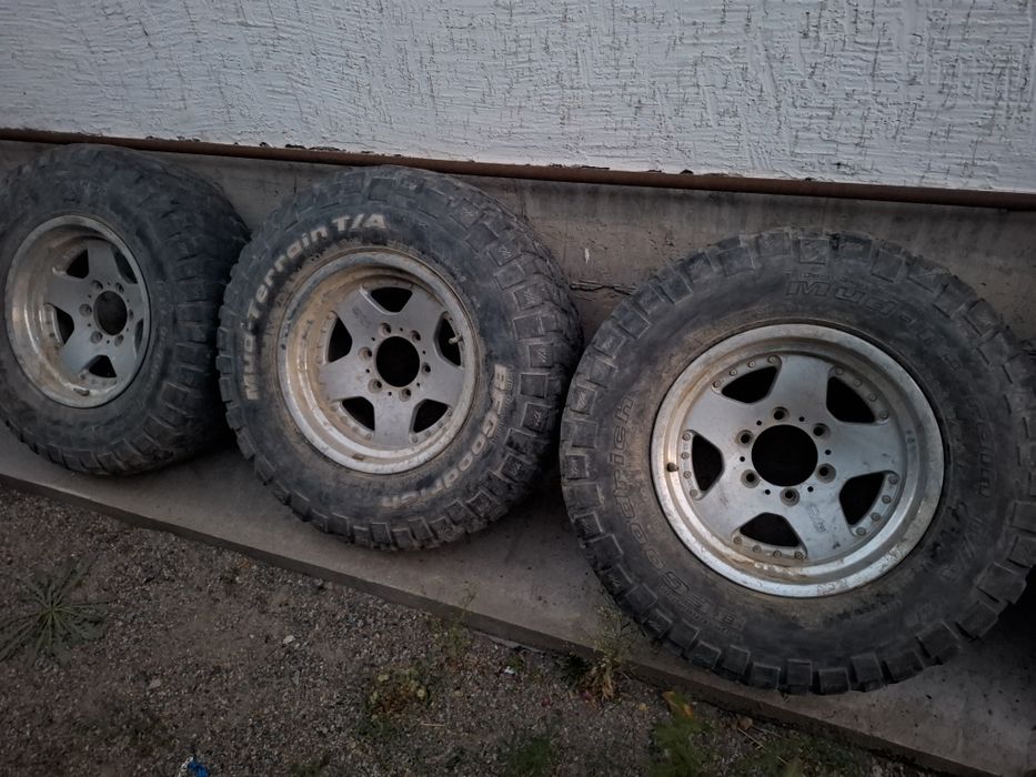 Диск с резиной поштучно продаю на тайота и митсубиси