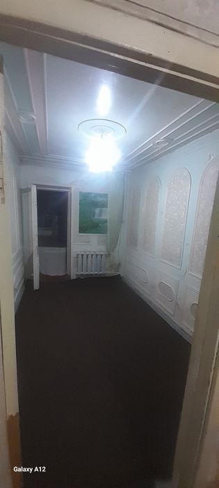Kvartira sotiladi Navoiy shahar Detiskiy balnisa yonida Pedinustut old