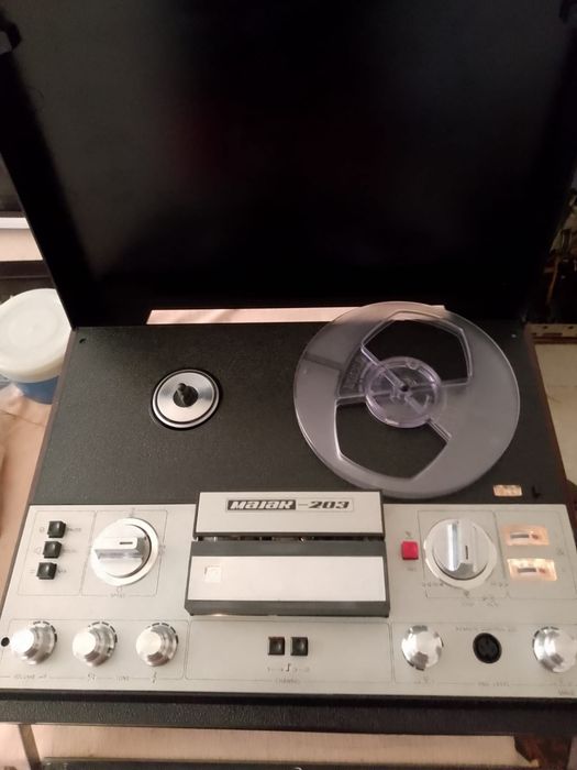 Vând magnetofoane majak 205  203. Kashtan 1 analog  kashtan  clasic negru curate piese noi recondiționate pentru amatori audiție și aspect 10 din 10