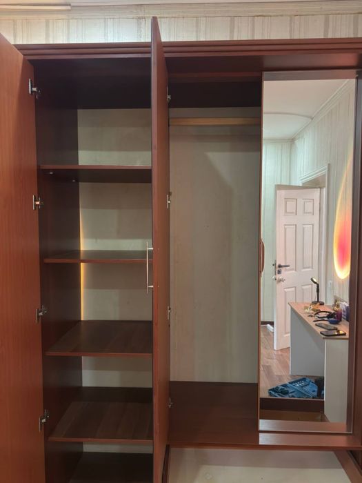 Спальный мебельный гарнитур. Качественный и приятный на вид