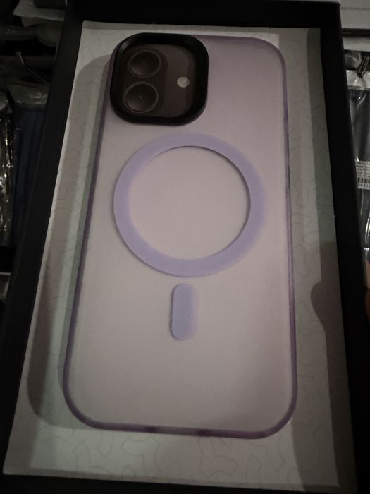 Benks луксозни гърбове за iPhone 17