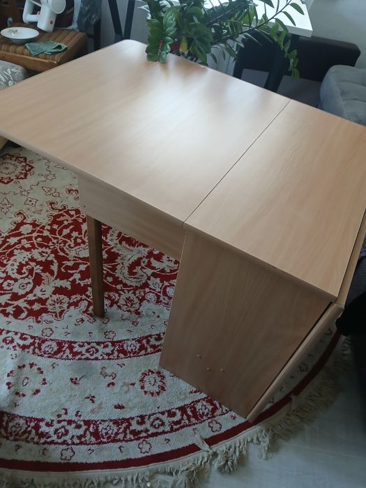 Продам стол раскладной , удобен на компанию