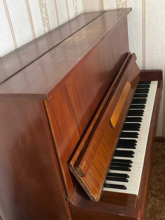 продается пианино коричневого цвета Ростов дон