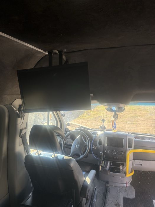 Vand sau schimb mercedes sprinter 8+1 special.