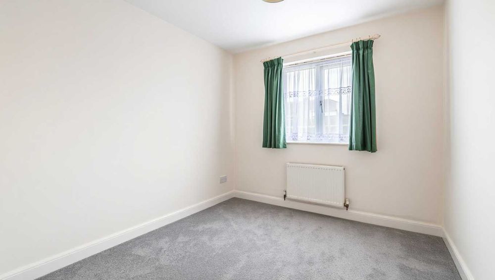 Сдаётся 2-комнатная квартира пустая 1 этаж Массив Заря, новостройка