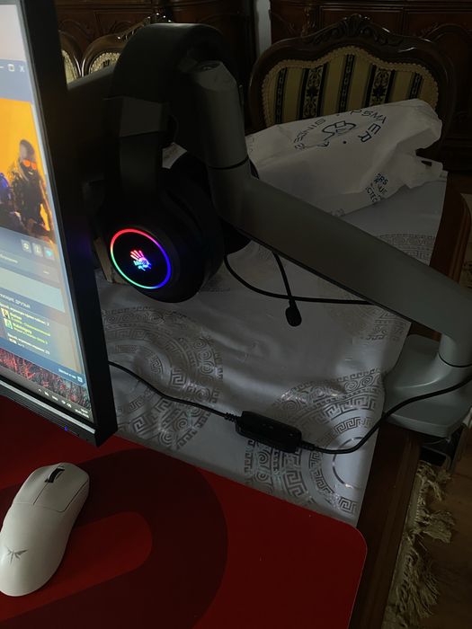 Продаеться компьютер с кронштейном