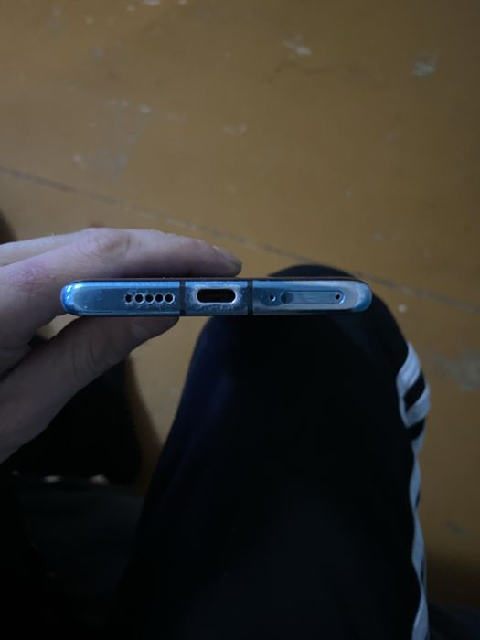 Продам срочно телефон