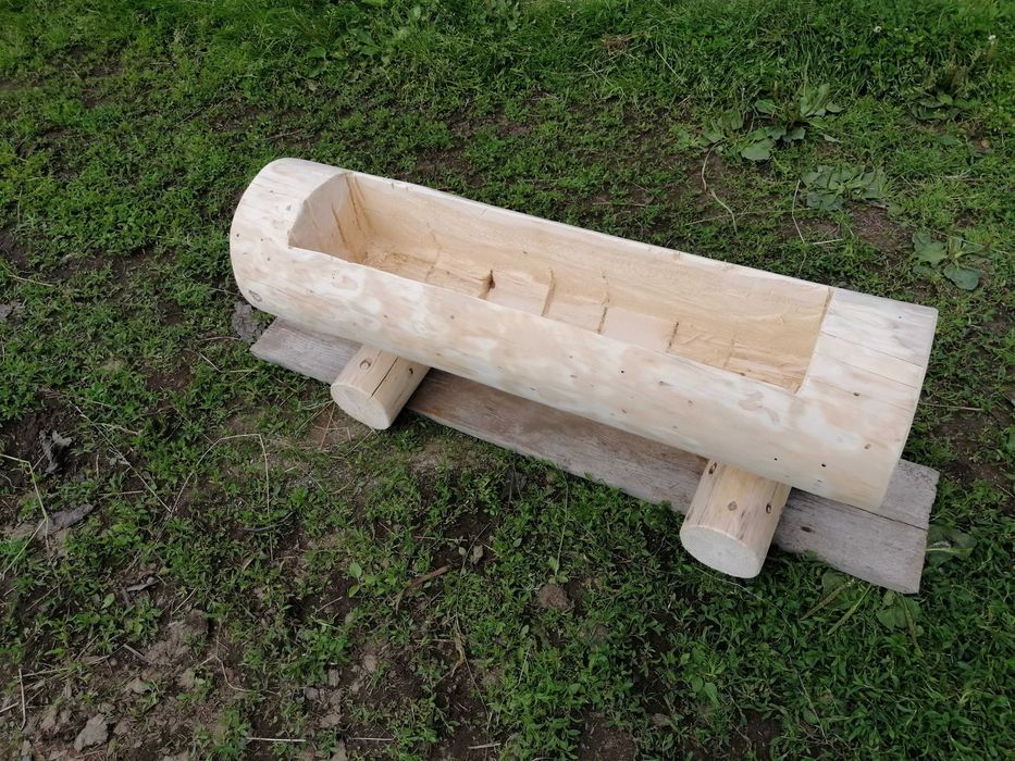 Jardiniera din bustean