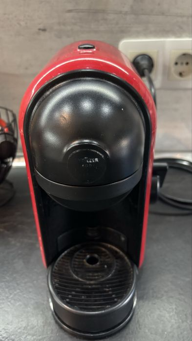 Кафемашина lavazza+3 кутии капсули