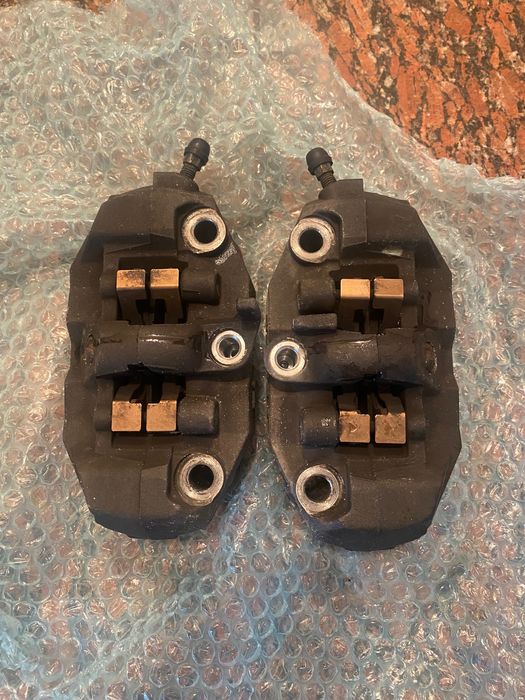 Спирачни предни апарати от сузуки к8 1000