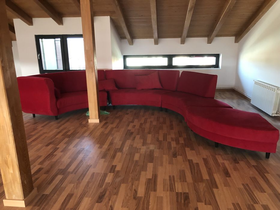 Vand coltar stofa culoare rosu : L 410 x l 305 x H 88 cm