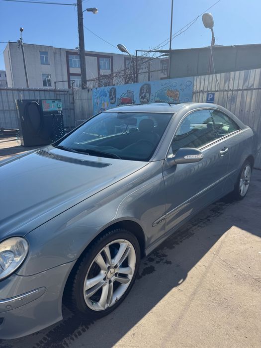 Vând Mercedes -Benz Clk 200-