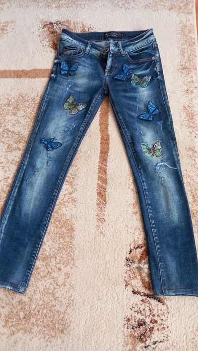 Дънки с 3Д пеперуди