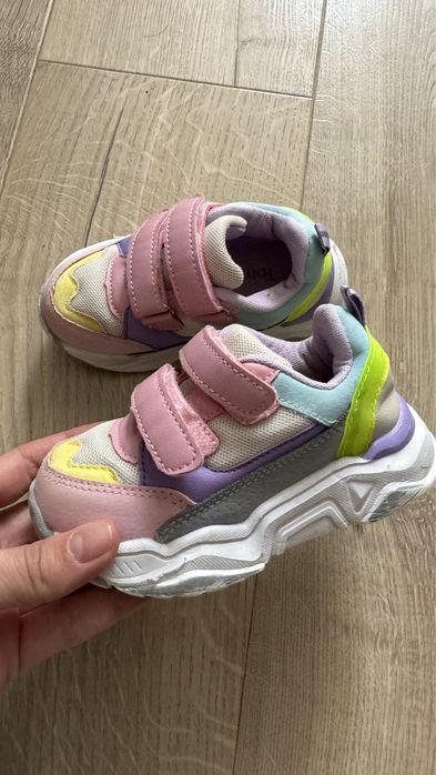 Детские кроссовки 24 размер