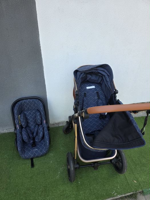 Vând scoică mașina plus căruț. Atât