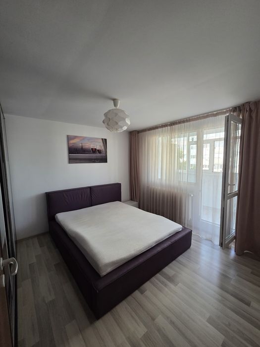 Ofer spre inchiriere 3 camere in zona Trapezului