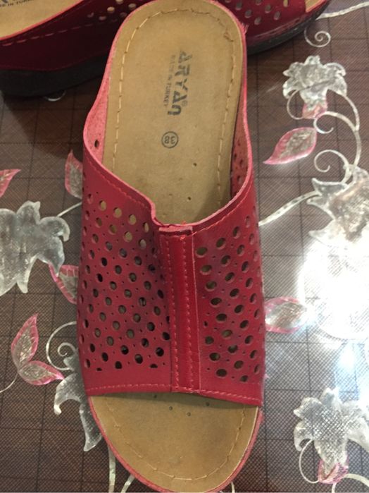 Продам кожаные сабо