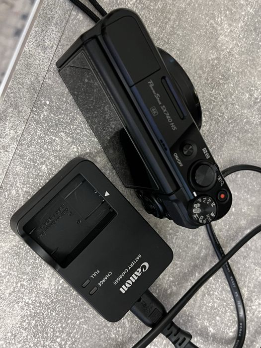 Камера Canon SX740 HS