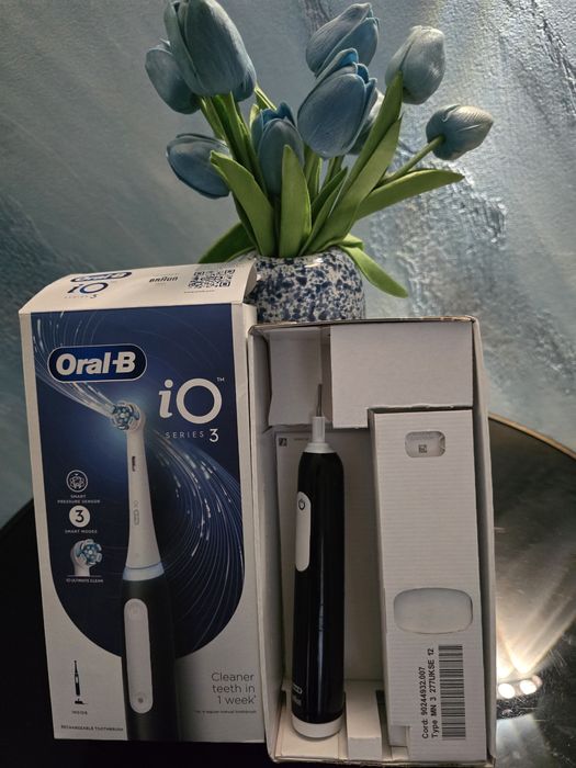 Oral-B Io  Periuță de dinți electrică cu Senzor de Presiune