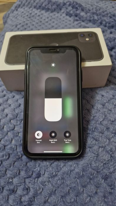 Iphone 11 black.