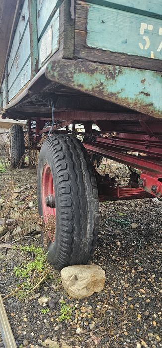 -Remorcă agricolă 2 axe – Șasiu solid (Necesită recondiționare)