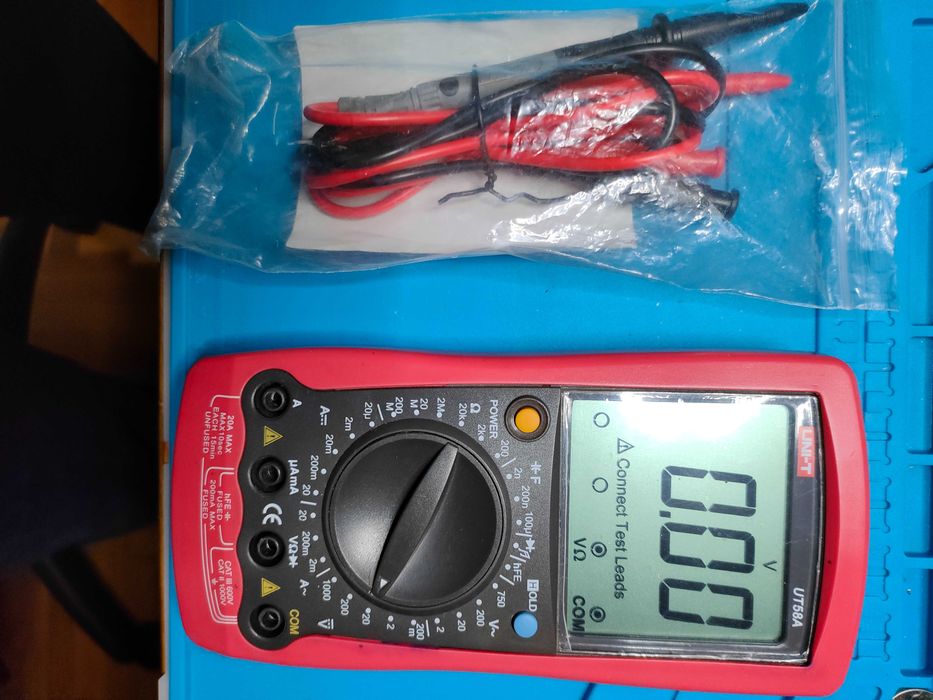 Multimetru digital UT58A nou cu testere si bateria incluse,folia ecran