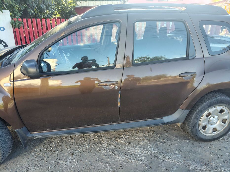 Vând Dacia Duster