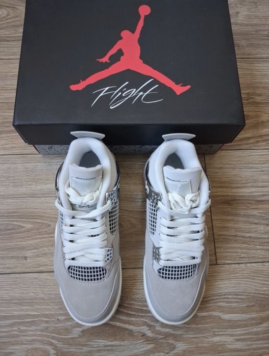 Vand Jordan 4  frozen moments