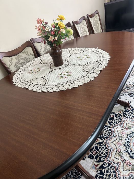 Стол с 10 стульями