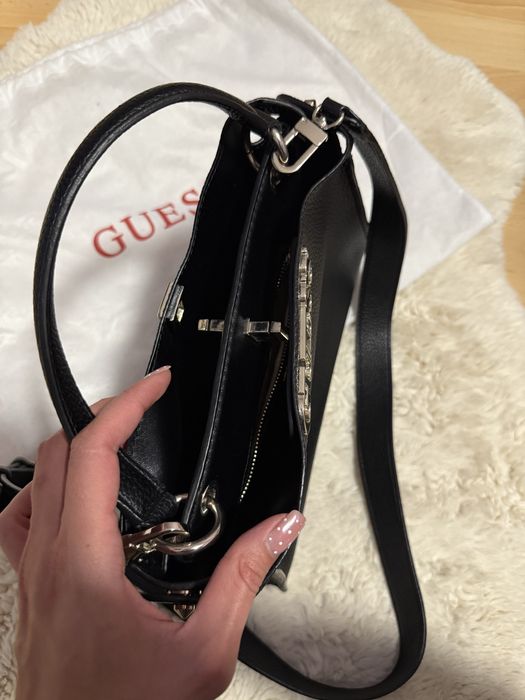 дамска чанта Guess