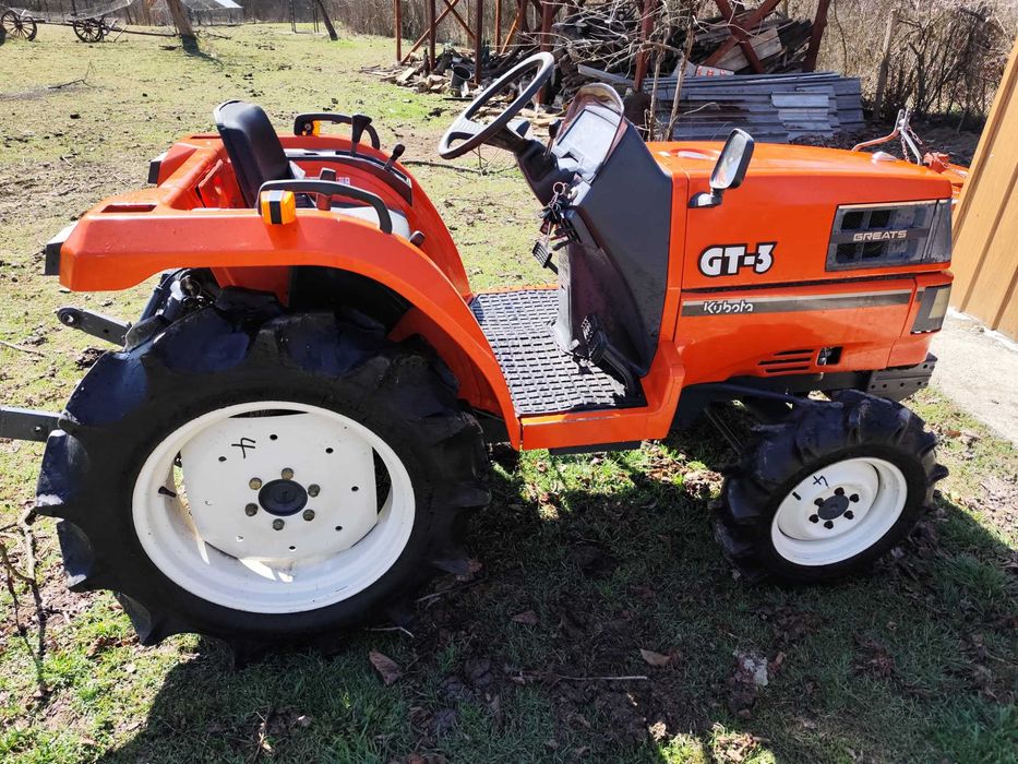 Трактор Kubota GT3 4х4 23 к.с. с мулчираща косачка и теглич