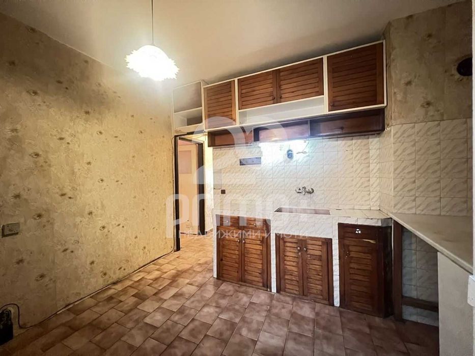 Продава се Тристаен апартамент в Велико Търново, Център - 71 кв.м за 1057 €/кв.м - Снимка #3