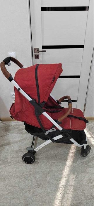 Прогулочная коляска BeneBaby D100