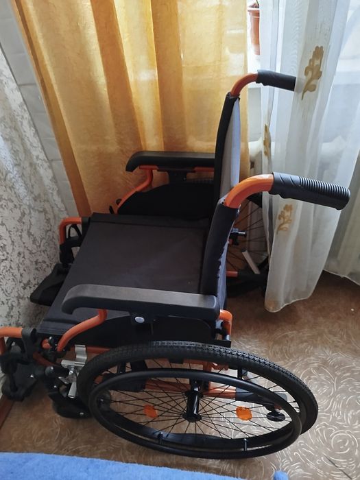 Коляска прогулочная .