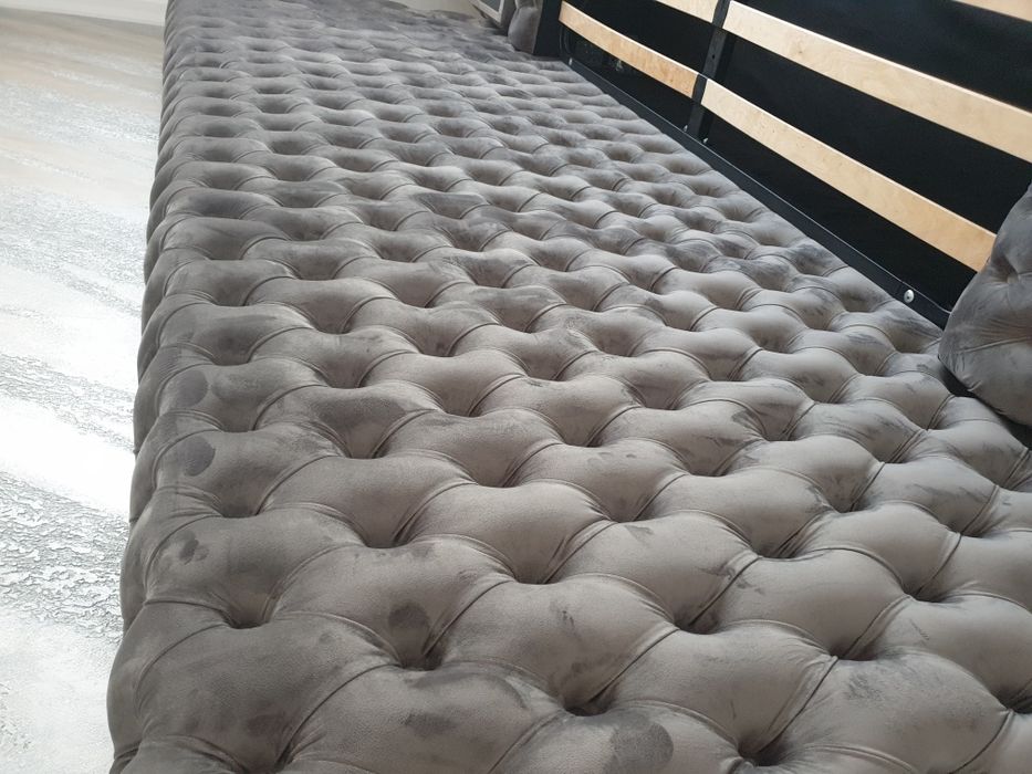 Pat tapitat model Chesterfield