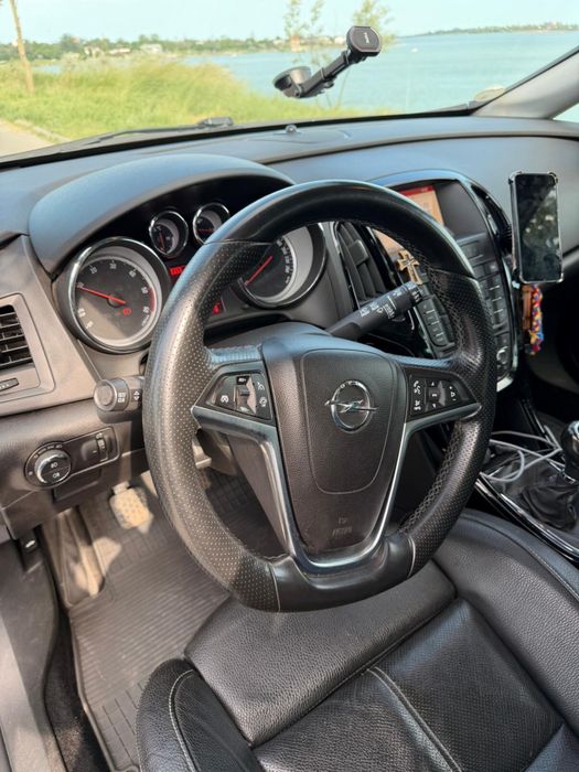 Vând Opel Astra J 2015 1.6 CDTi 136CP Sports Tourer (break)