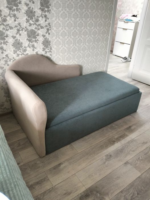 Продам диванчик, детский.