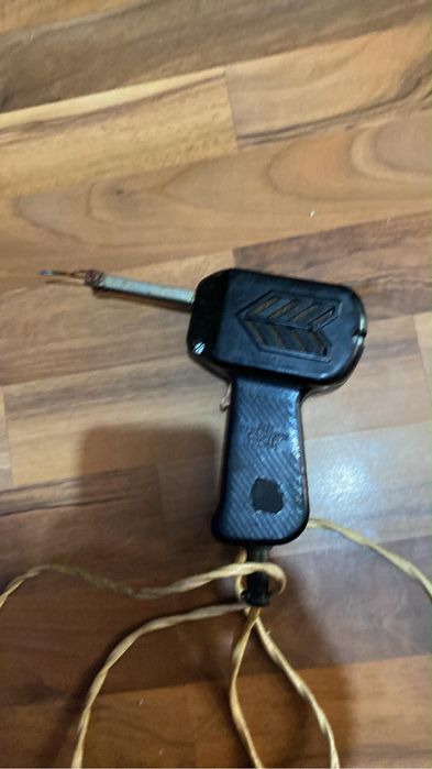 Pistol de lipit romanesc