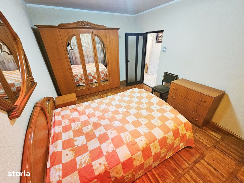 Apartament cu 4 camere, balcon MOBILAT , UTILAT , zona Nae Leonard